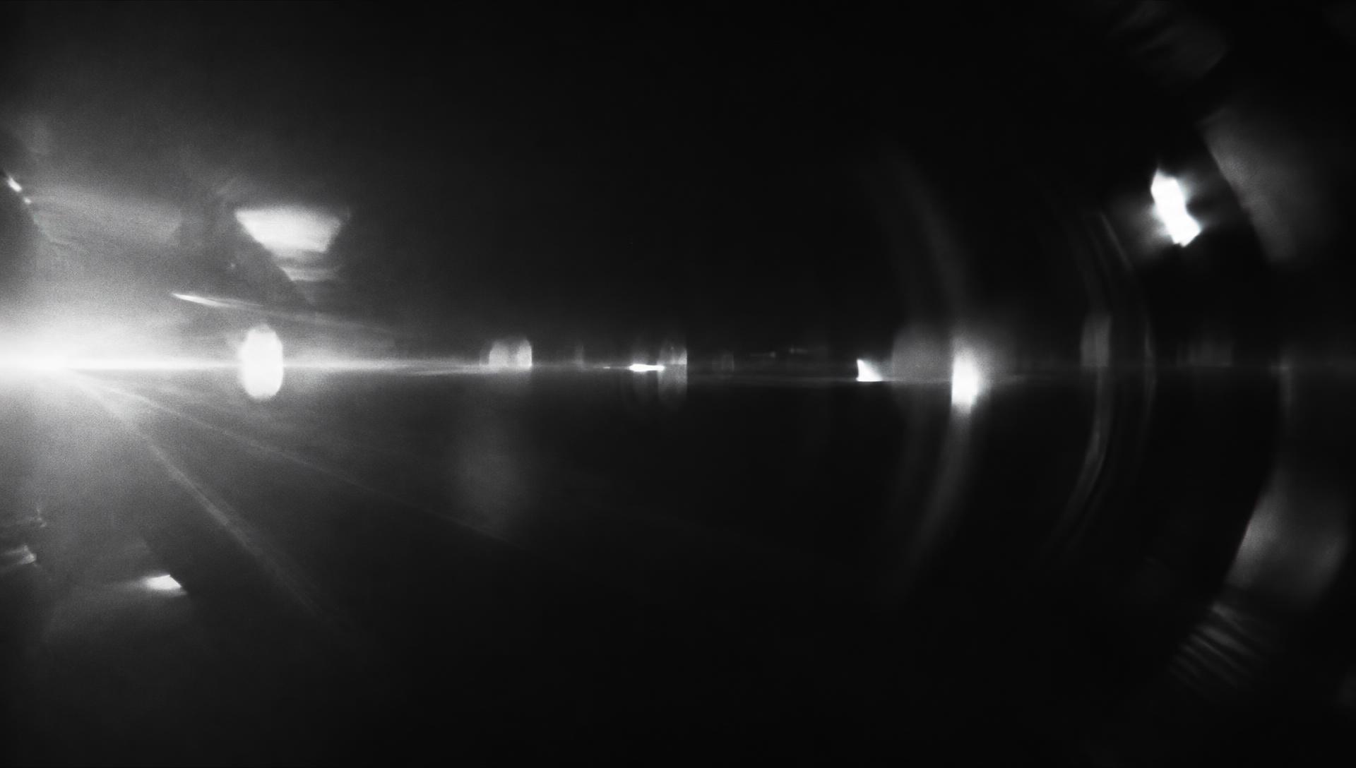 Composição cinematográfica monocromática — placeholder do vídeo de abertura